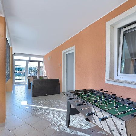 Studio Apartman Luka Pomer Exterior foto